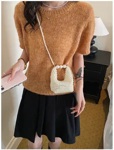 Mini pearl beaded crossbody bag, stylish handmade handbag for summer daily outfits and dates.