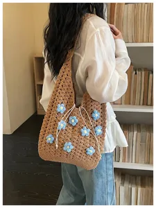 Bolso de hombro de ganchillo de verano con detalles florales dulces, bolso cruzado tejido casual.
