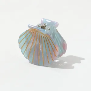 Schelp haarclip detail opname, parelmoer hars acryl ontwerp, elegant dagelijks accessoire.