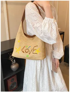 Borsa in paglia da donna con ricamo love, perfetta per le vacanze estive al mare e tutti i giorni.