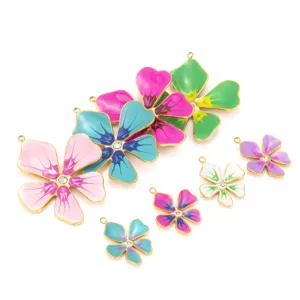 Bunte Emaillierte Fünfblattblumen Edelstahlanhänger für DIY Schmuckherstellung und Ketten.