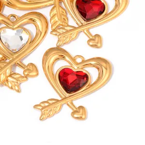 Stainless steel heart rhinestone pendant DIY necklace jewelry accessory detail shot.