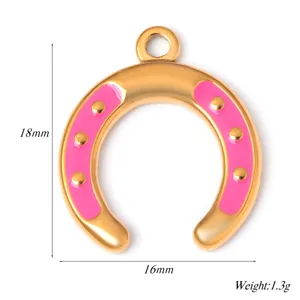 Edelstahl Hufeisen Anhänger mit rosa Emaillierung und Goldbeschichtung für Schmuckzusammenbau.