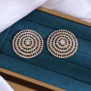 Elegante vintage ronde strass oorknopjes met sprankelend concentrisch kristal design voor dames.