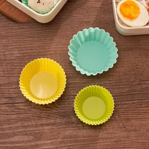 Lot de trois moules à cupcakes en silicone réutilisables et colorés pour boîtes bento