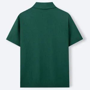 Vue arrière du polo en maille vert foncé pour homme avec détails de texture côtelée