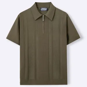 Vue détaillée du polo en tricot vert olive pour hommes avec demi-zip et motif à côtes
