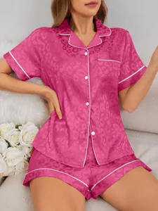 Pigiama da donna con stampa leopardata rosa, camicia a maniche corte e pantaloncini chic