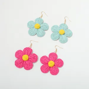 Handgemaakte rafia geweven bloem oorbellen, boheemse stijl vakantie strand dames sieraden.