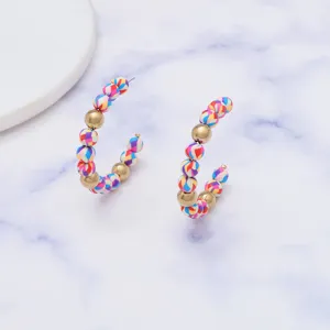 Boheemse kleurrijke klei kralen C-vormige oorringen voor dames mode sieraden stijl.
