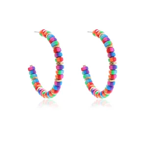 Kleurrijke polymeerklei kraal oorringen, modieuze C-vorm handgemaakte boho sieraden.