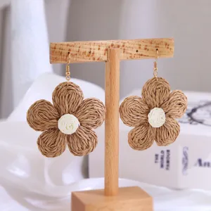 Raffia geweven bloem oren knoppen detail, bohemian vakantie stijl handgemaakte bloem oorbellen.