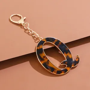 Tortoiseshell Acetat Buchstabe Q Schlüsselanhänger mit Goldlegierung Karabiner für Taschen.