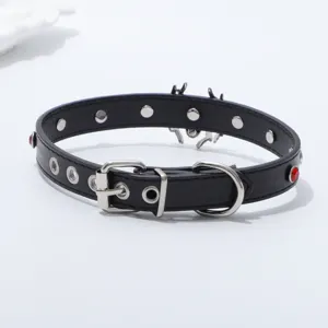 Zwarte lederen spin choker halsketting met metalen gesp en rode kristal voor vrouwen stijl