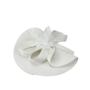 Elegante cappello fascinator da sposa bianco con fiore piuma per festa matrimonio.