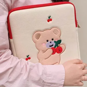 Süße bestickte Bär Laptoptasche Detailansicht, weiche gepolsterte Tablet Tasche 11 13 Zoll.