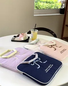 Gesteppte Laptoptasche mit süsser Schleife, weiche Tablettasche für sichere Aufbewahrung.