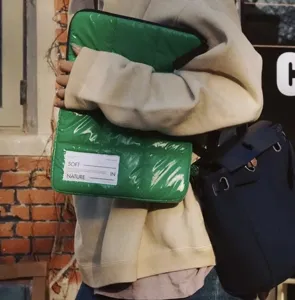 Custodia per laptop verde imbottita trapuntata lucida 13 15 pollici borsa protettiva