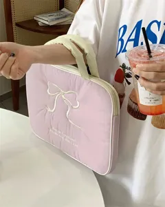 Rosa gesteppte Laptoptasche mit süßer Schleifenstickerei, weiche Schutztasche für 11 13 15 Zoll.
