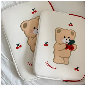 Süße bestickte Bär Laptoptasche 13 Zoll ästhetische Tablet Aufbewahrung Innentasche weißes Etui