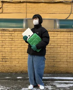 Custodia protettiva imbottita trapuntata verde per laptop da 13 e 15 pollici notebook.