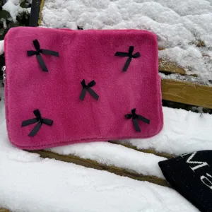 Pink plush laptop sleeve with cute black bows, soft fuzzy computer bag for 13/15 inch notebooks.