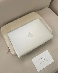 Koreanischer Stil gesteppte Laptoptasche weiche Schutzhülle für Tablet und Computer.