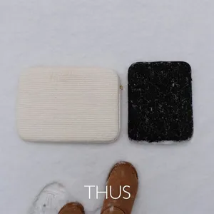 Koreanischer ins Stil Laptop Huelle weiss und schwarz Tablet Innentasche Schutzhuelle