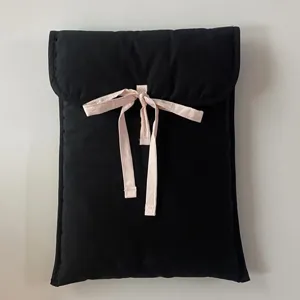 Schwarze gesteppte Laptoptasche im Ballett-Stil mit rosa Schleife, tragbar und stilvoll.