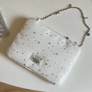 White star pattern laptop sleeve with chain strap, cute aesthetic iPad storage bag for daily use.