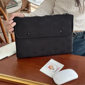 Schwarze Tablet-Tasche mit Herzmuster, weiche Schutzhülle für 11 und 13 Zoll Laptops