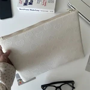 Beigefarbene Tablet-Schutzhülle mit Herzprägung, süße Ästhetik iPad Tasche Laptop Bag