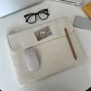 Ästhetische gesteppte Herz-Tablettasche und weiche Laptoptasche für 11 und 13 Zoll Geräte.