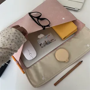 Rosa süße herzgeprägte Laptophülle für 11 13 Zoll Tablet Notebook gepolsterte Innentasche.