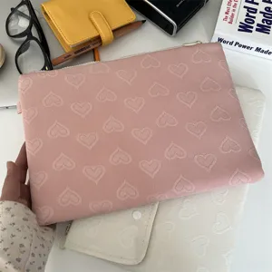 Rosa herzgeprägte Tablet-Hülle 11 13 Zoll Laptop-Tasche süßes ästhetisches Etui für den Alltag