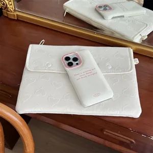 Weisse Herz gesteppte Tablettasche weiche Laptoptasche fuer 11 13 Zoll iPad Aufbewahrung