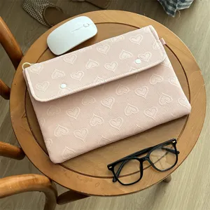 Rosa herzgepraegte laptoptasche tablet huellse 11 13 zoll ipad tasche asthetischer stil