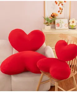 Cuscino in peluche a forma di cuore, morbido cuscino rosso per decorazione casa.