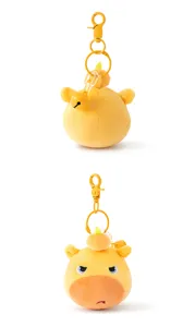 Simpatico portachiavi in peluche capibara con viso divertente e graziosa decorazione arancione.