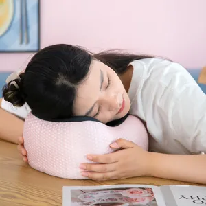 Rosa gepunktetes Memory-Foam-Schlafkissen für den Schreibtisch, atmungsaktives Mesh-Design.