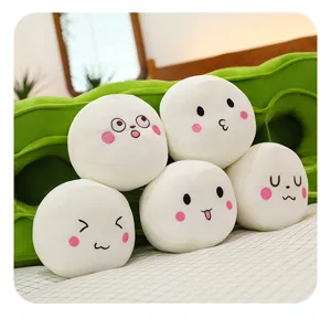 Suesse gruene Erbsenschote Pluesch Kissen mit niedlichen weissen Bohnen Puppen fuer Maedchen.