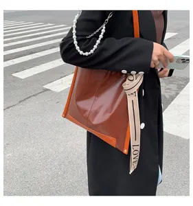 Grande borsa a tracolla da donna con catena di perle elegante borsa secchiello marrone