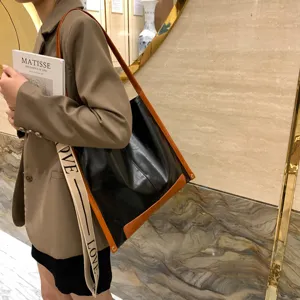 Grande capacita borsa a spalla da donna elegante secchiello bicolore con tracolla larga chic