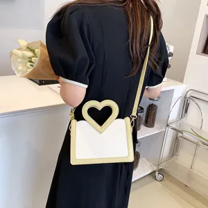 Chikane Damen Umhängetasche mit herzförmigem Griff, vielseitige modische Sommertasche.