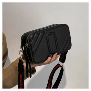 Sac à bandoulière noir en cuir pour femme, élégant sac d'appareil photo avec large sangle.