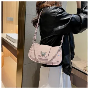 Pink crocodile pattern shoulder bag for women, chic heart buckle chain baguette bag daily style.