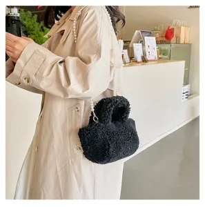 Κορεάτικη τσάντα χειρός χνουδωτή bucket bag για γυναίκες, κομψή τσάντα ώμου με πέρλες.