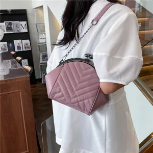 Stylish quilted kiss-lock shoulder bag with chain strap, trendy large capacity crossbody.