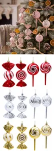 Nahaufnahme von Weihnachts-Bonbon- und Lolli-Hängeornamenten in verschiedenen Farben.