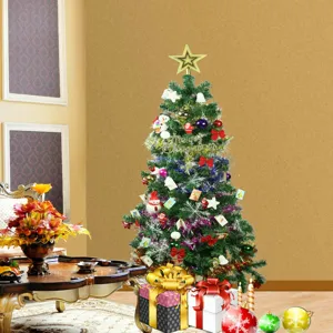 Arbre de Noël artificiel avec étoile, boules, guirlandes et cadeaux pour décoration de fête.
